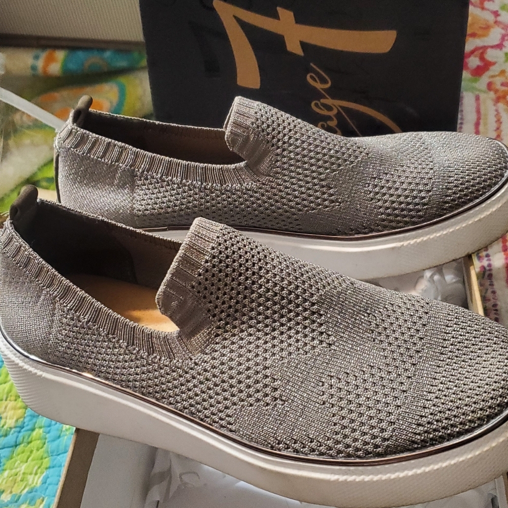 Delani Silver Sparkle sz 8 slip ons